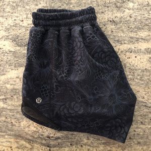 lululemon hotty hot shorts 4”